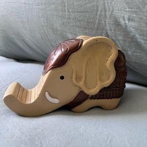 Resin elephant shaped pen and phone holder/stand 🐘💛